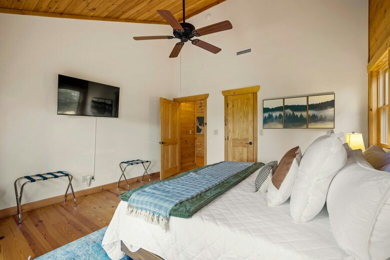 Quintess Collection - Timberline Lodge - Seven Devils, North Carolina