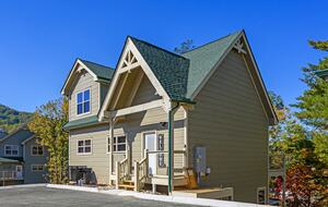 Quintess Collection - Honeybee - Pigeon Forge, Tennessee