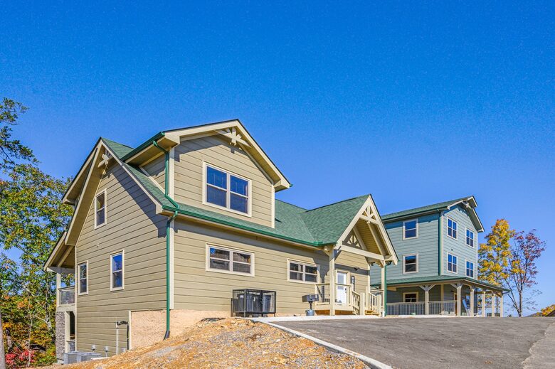 Quintess Collection - Honeybee - Pigeon Forge, Tennessee