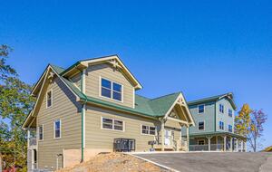 Quintess Collection - Honeybee - Pigeon Forge, Tennessee