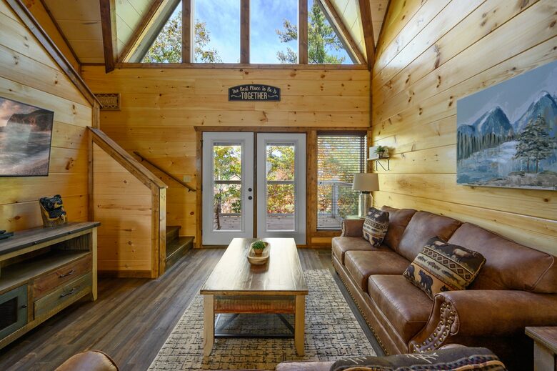 Quintess Collection - Honeybee - Pigeon Forge, Tennessee