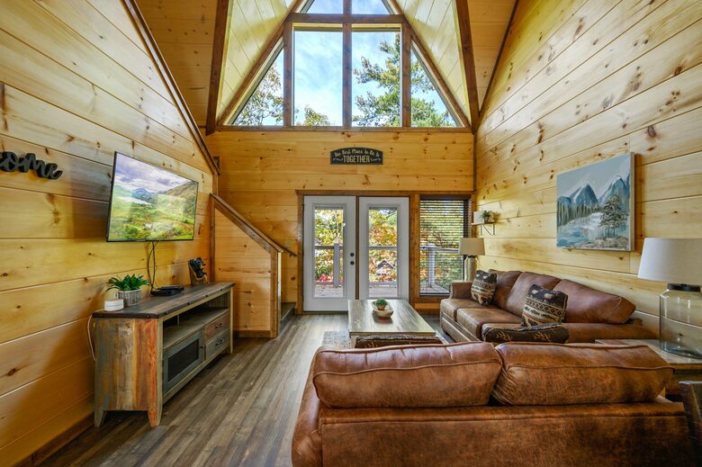 Quintess Collection - Honeybee - Pigeon Forge, Tennessee