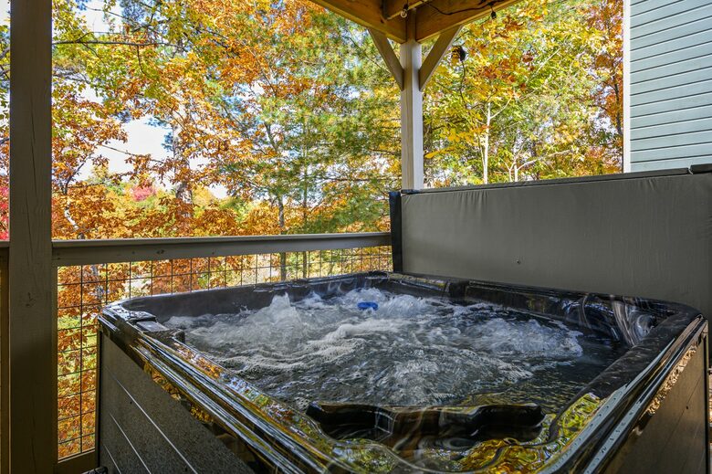 Quintess Collection - Honeybee - Pigeon Forge, Tennessee