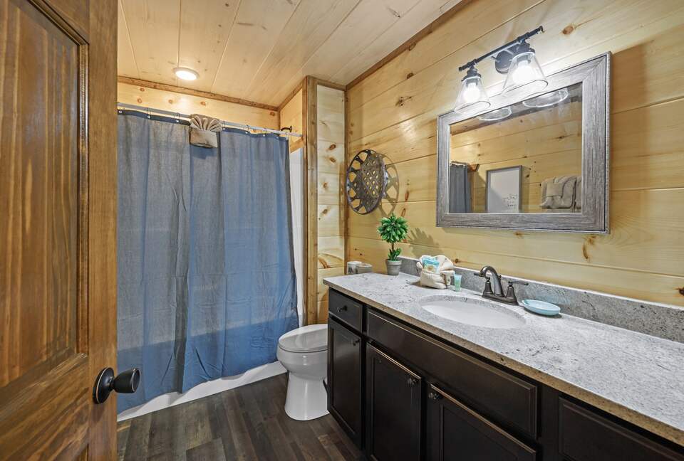 Quintess Collection - Honeybee - Pigeon Forge, Tennessee