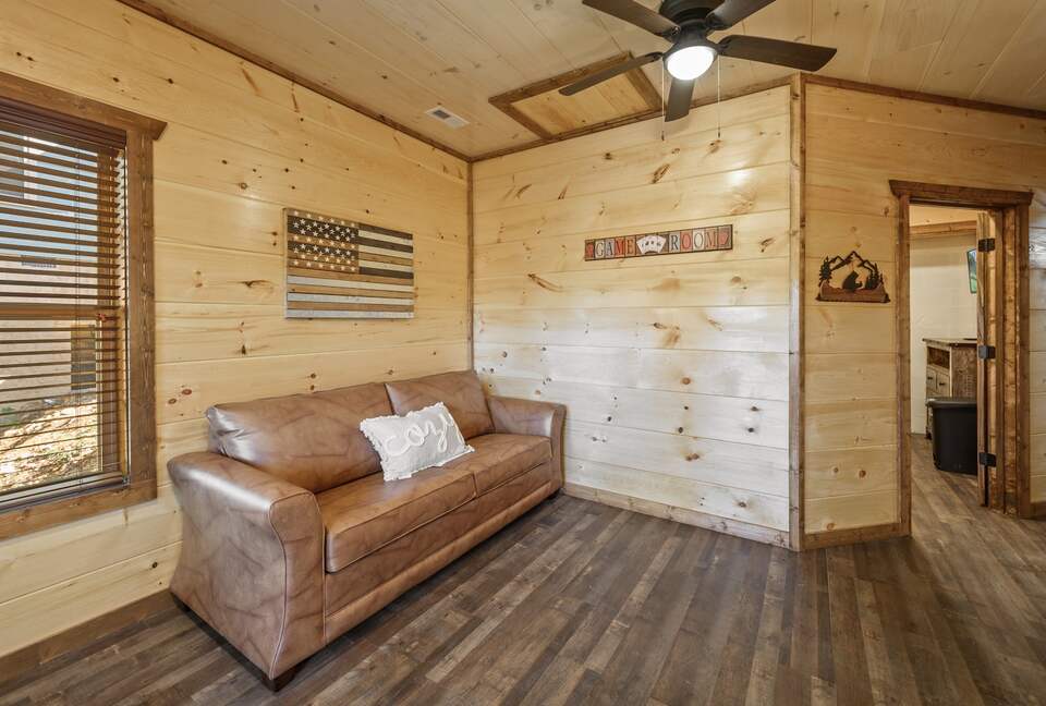 Quintess Collection - Honeybee - Pigeon Forge, Tennessee