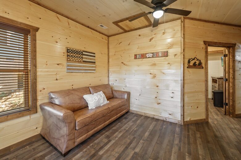 Quintess Collection - Honeybee - Pigeon Forge, Tennessee