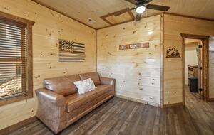 Quintess Collection - Honeybee - Pigeon Forge, Tennessee