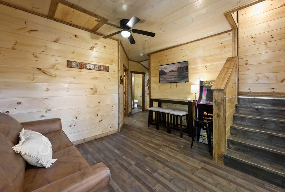 Quintess Collection - Honeybee - Pigeon Forge, Tennessee