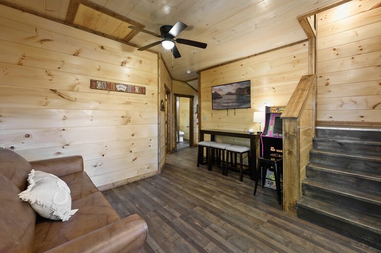 Quintess Collection - Honeybee - Pigeon Forge, Tennessee