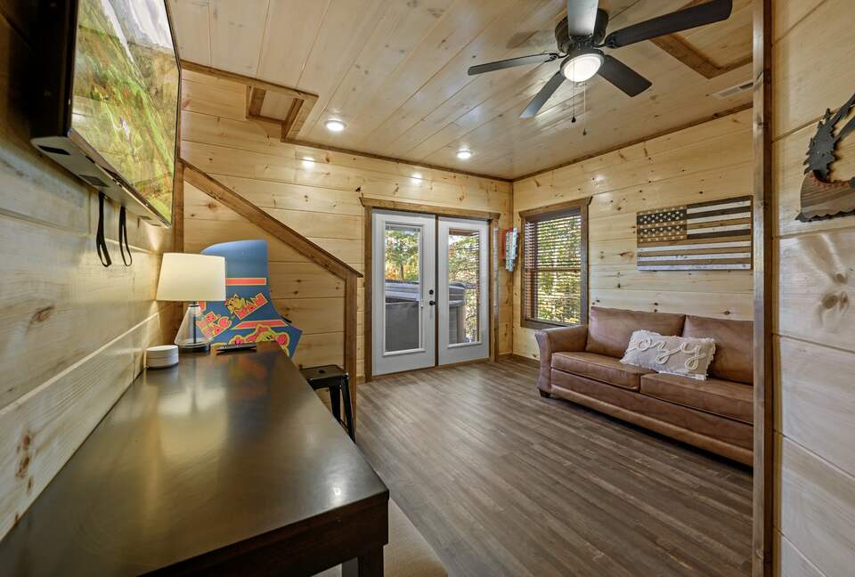 Quintess Collection - Honeybee - Pigeon Forge, Tennessee