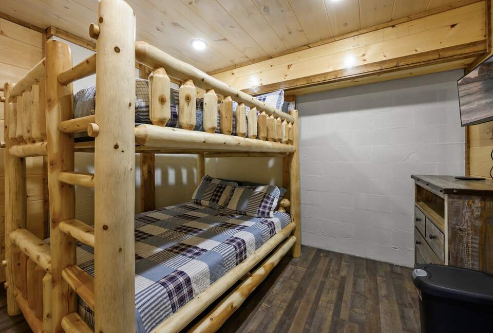 Quintess Collection - Honeybee - Pigeon Forge, Tennessee