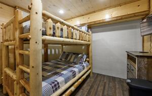 Quintess Collection - Honeybee - Pigeon Forge, Tennessee