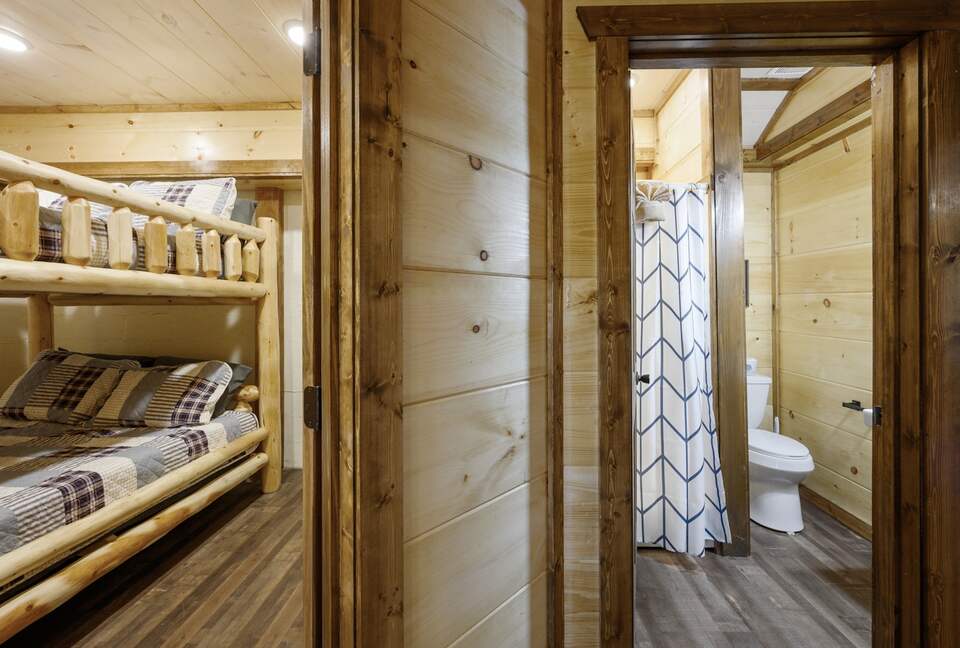 Quintess Collection - Honeybee - Pigeon Forge, Tennessee