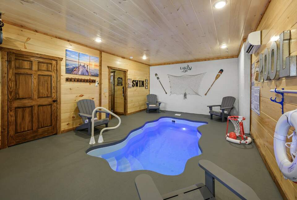 Quintess Collection - Honeybee - Pigeon Forge, Tennessee