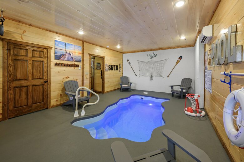 Quintess Collection - Honeybee - Pigeon Forge, Tennessee