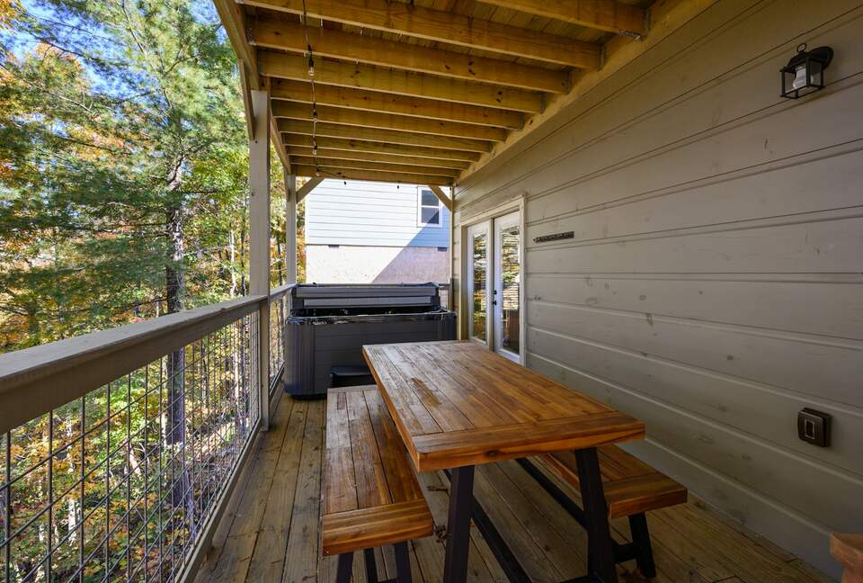 Quintess Collection - Honeybee - Pigeon Forge, Tennessee