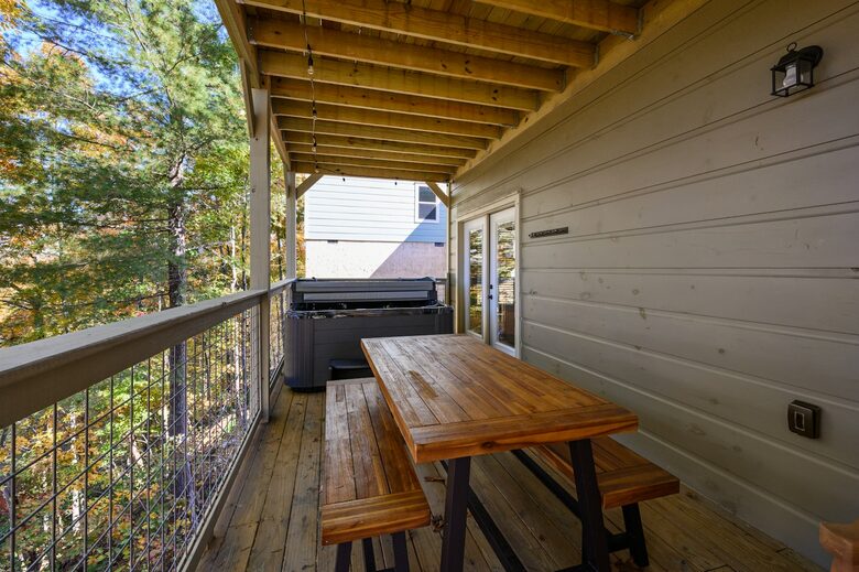 Quintess Collection - Honeybee - Pigeon Forge, Tennessee