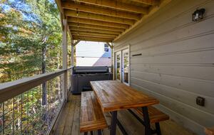 Quintess Collection - Honeybee - Pigeon Forge, Tennessee