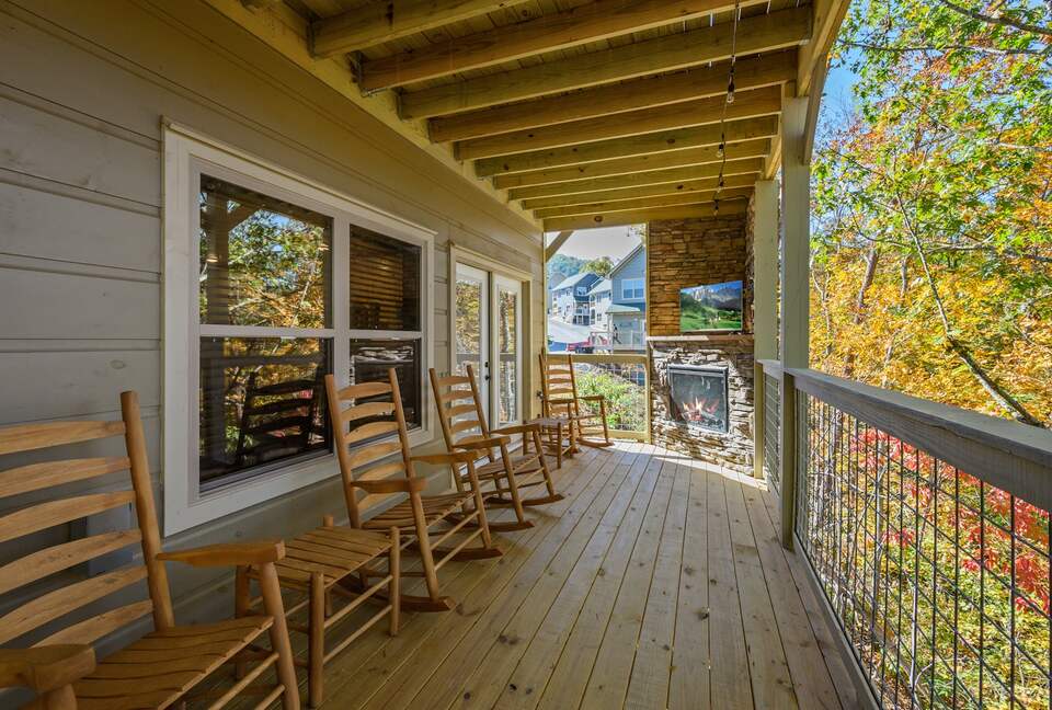 Quintess Collection - Honeybee - Pigeon Forge, Tennessee