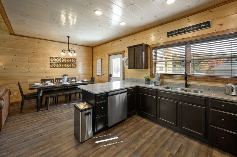 Quintess Collection - Honeybee - Pigeon Forge, Tennessee