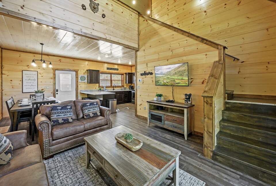 Quintess Collection - Honeybee - Pigeon Forge, Tennessee