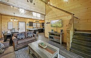 Quintess Collection - Honeybee - Pigeon Forge, Tennessee