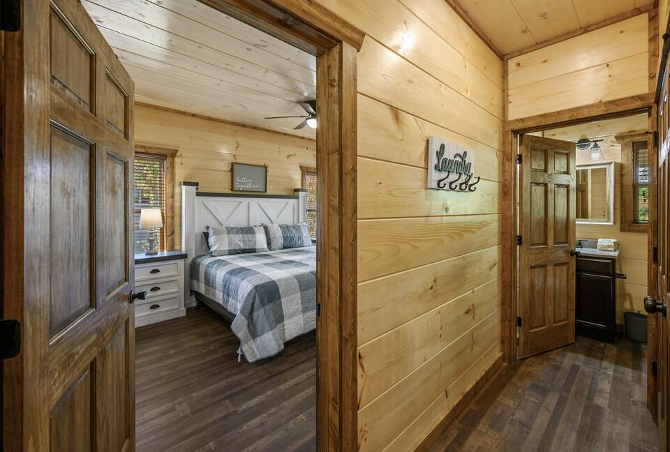 Quintess Collection - Honeybee - Pigeon Forge, Tennessee