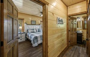 Quintess Collection - Honeybee - Pigeon Forge, Tennessee