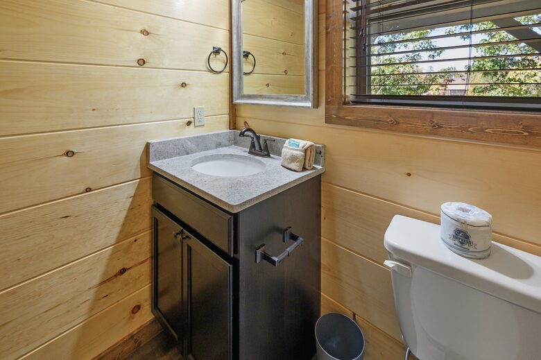 Quintess Collection - Honeybee - Pigeon Forge, Tennessee