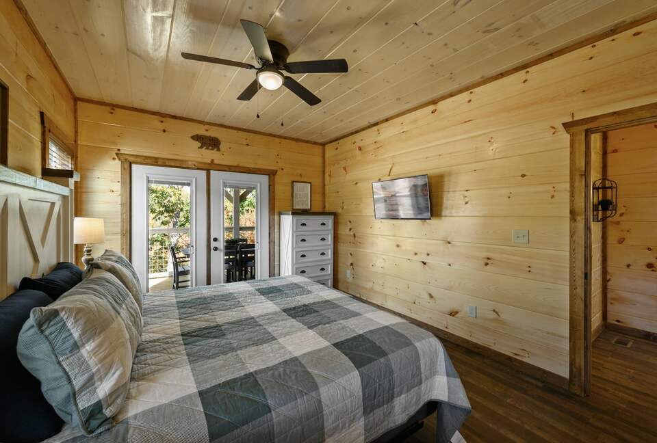 Quintess Collection - Honeybee - Pigeon Forge, Tennessee