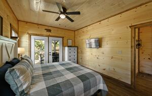 Quintess Collection - Honeybee - Pigeon Forge, Tennessee