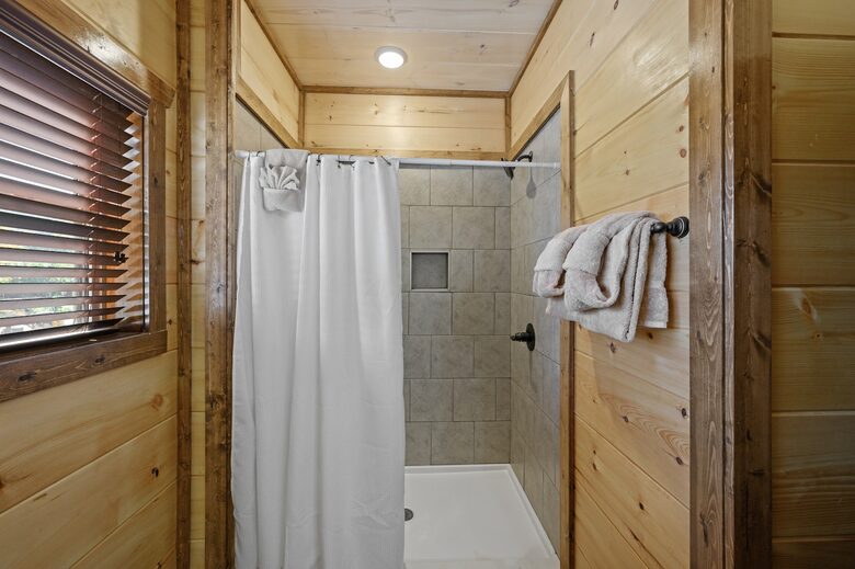 Quintess Collection - Honeybee - Pigeon Forge, Tennessee