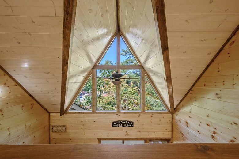 Quintess Collection - Honeybee - Pigeon Forge, Tennessee