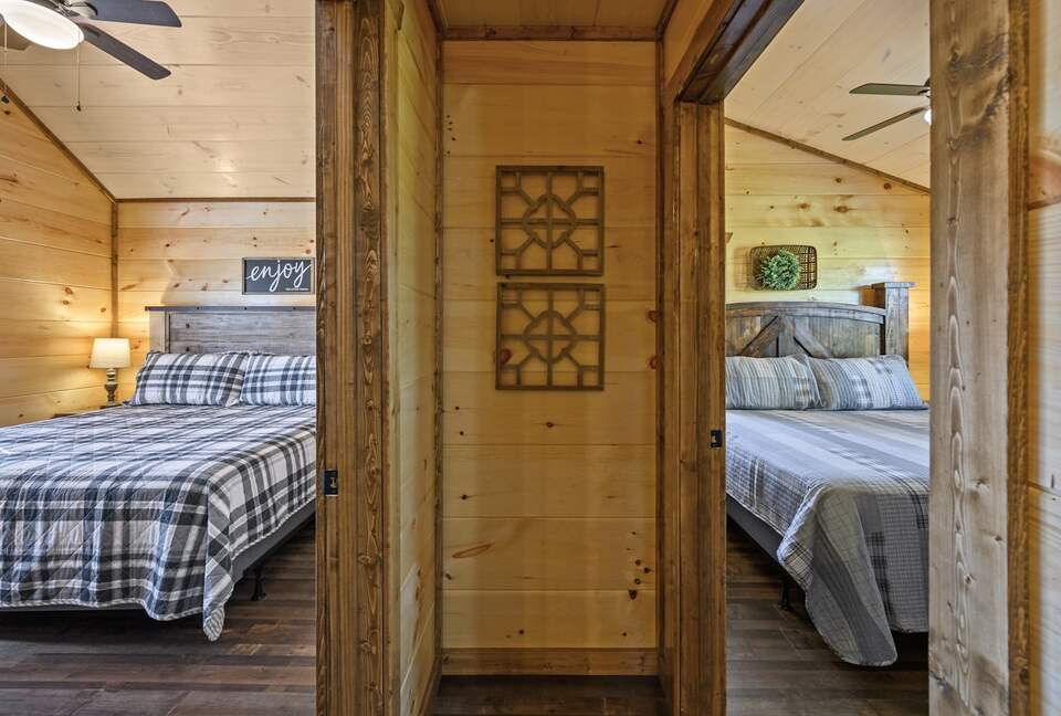 Quintess Collection - Honeybee - Pigeon Forge, Tennessee