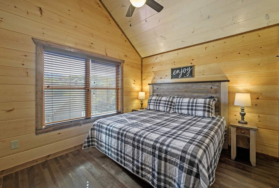 Quintess Collection - Honeybee - Pigeon Forge, Tennessee