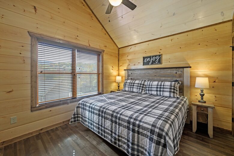 Quintess Collection - Honeybee - Pigeon Forge, Tennessee