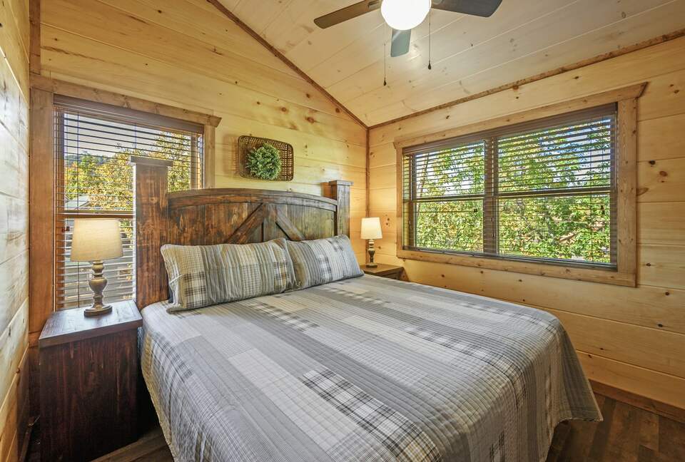 Quintess Collection - Honeybee - Pigeon Forge, Tennessee