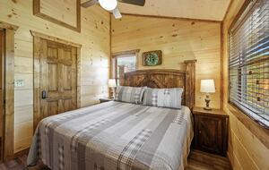 Quintess Collection - Honeybee - Pigeon Forge, Tennessee