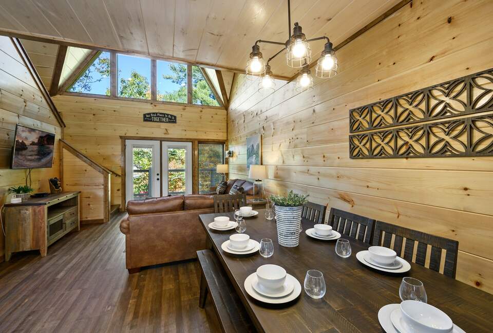 Quintess Collection - Honeybee - Pigeon Forge, Tennessee