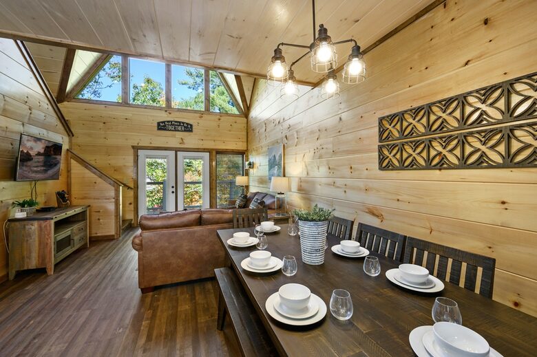 Quintess Collection - Honeybee - Pigeon Forge, Tennessee