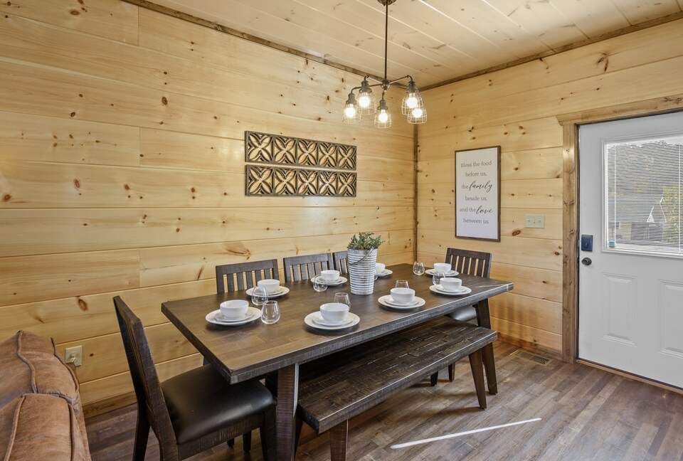 Quintess Collection - Honeybee - Pigeon Forge, Tennessee