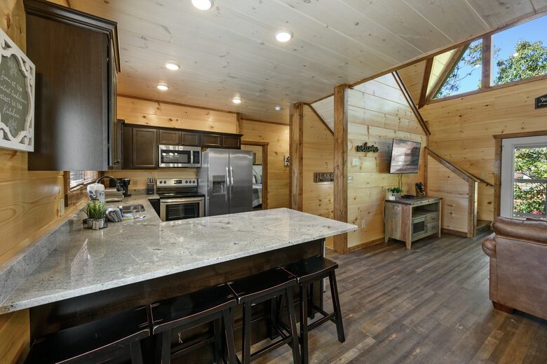 Quintess Collection - Honeybee - Pigeon Forge, Tennessee