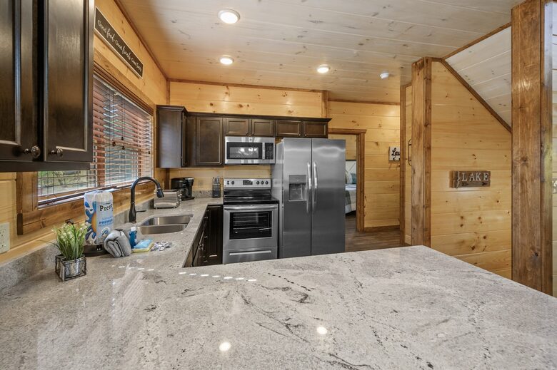 Quintess Collection - Honeybee - Pigeon Forge, Tennessee