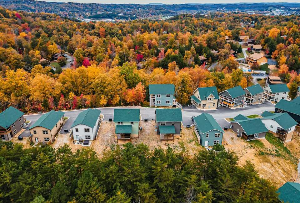 Quintess Collection - Honeybee - Pigeon Forge, Tennessee