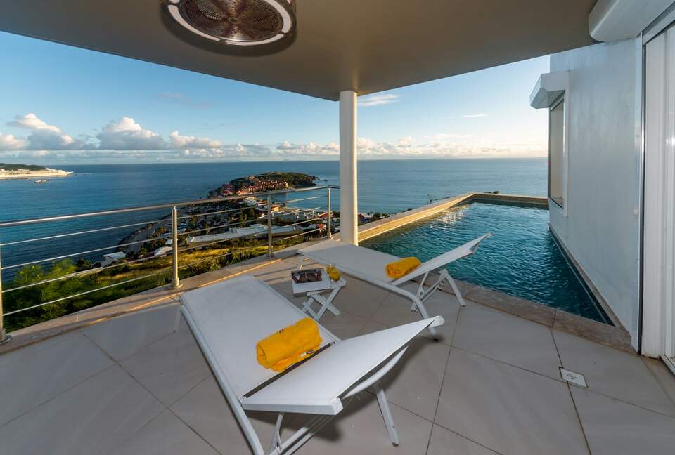 Quintess Collection - Little Bay - Little Bay, Sint Maarten (Dutch part)