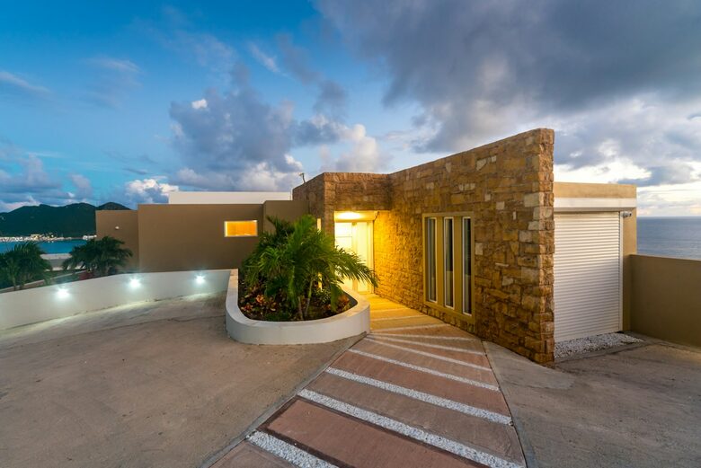 Quintess Collection - Little Bay - Little Bay, Sint Maarten (Dutch part)