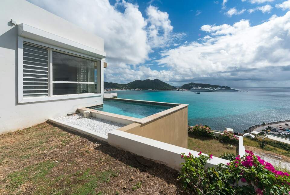 Quintess Collection - Little Bay - Little Bay, Sint Maarten (Dutch part)