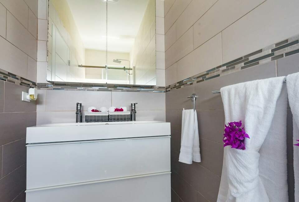 Quintess Collection - Little Bay - Little Bay, Sint Maarten (Dutch part)