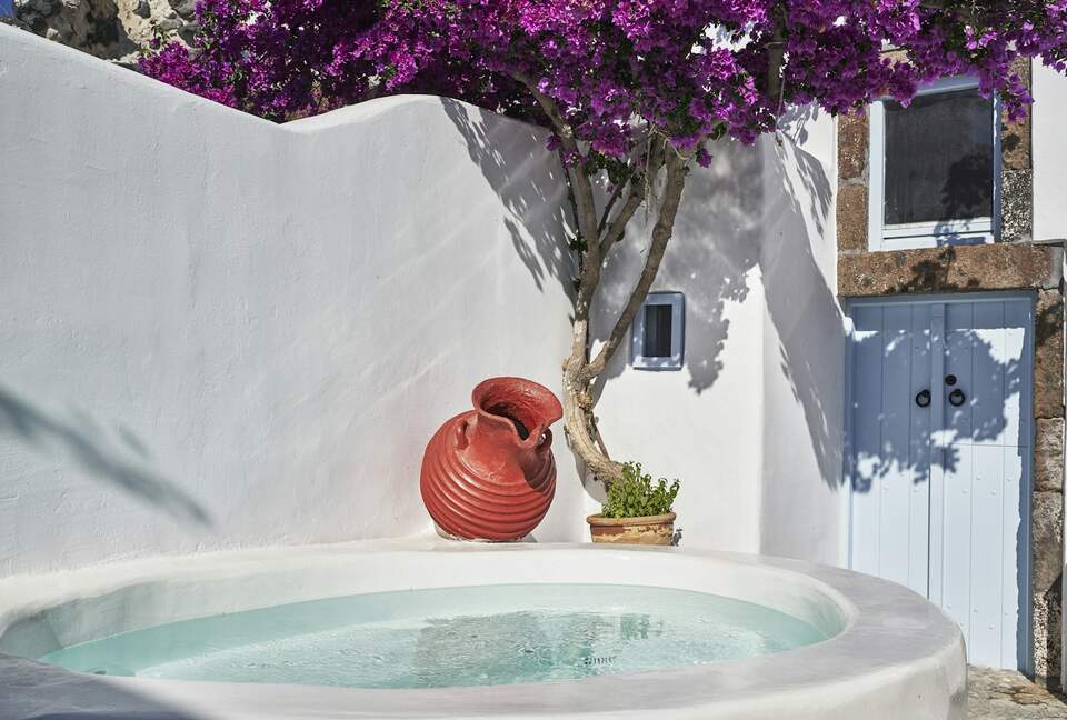 Quintess Collection - Villa Ivi - Santorini, Greece