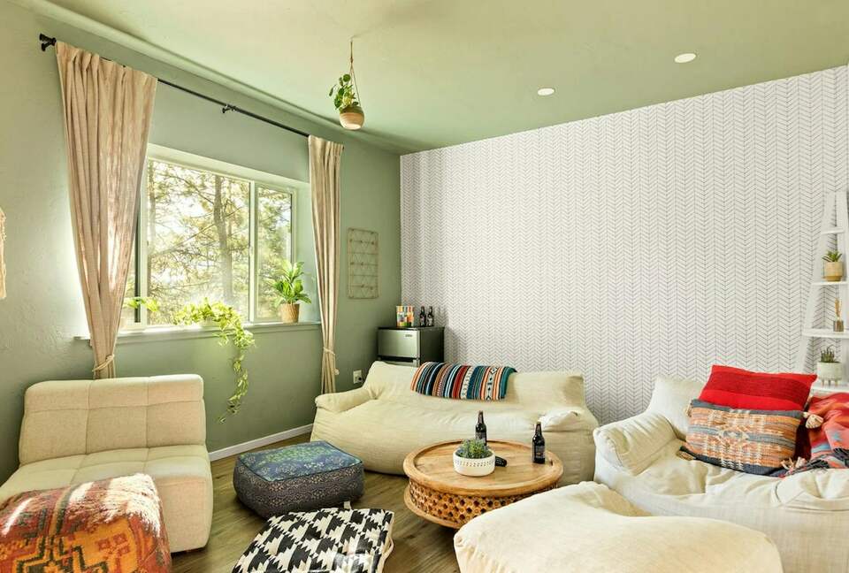 Quintess Collection - Wolves Den - Lake Arrowhead, California